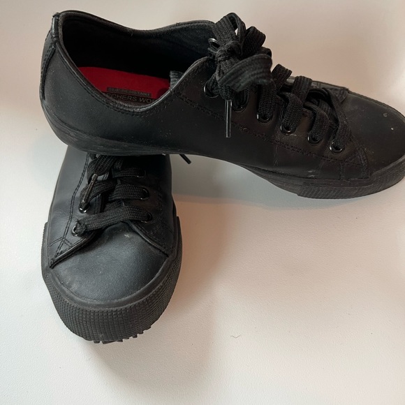 Skechers Shoes - Skechers non slip sneakers